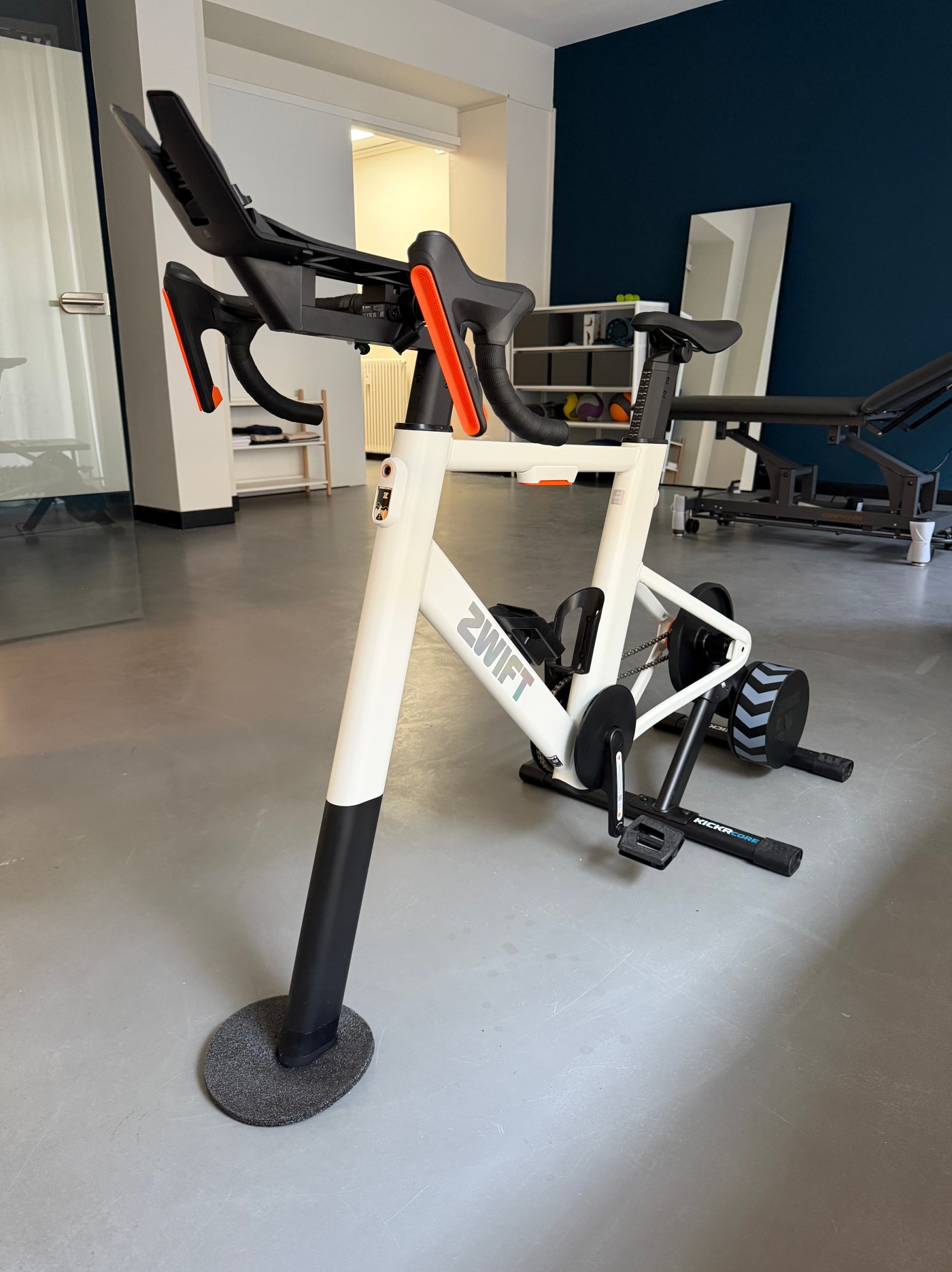 Das Indoor-Rad im Therapieraum.